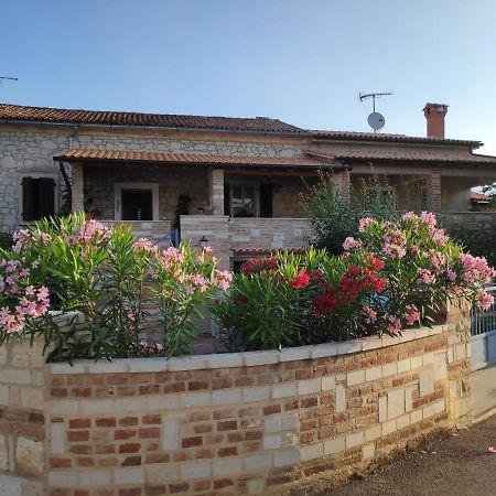Apartmani Memic 100 M Do Plaze, Apartments Memic Only 100M From Beach Poreč Kültér fotó