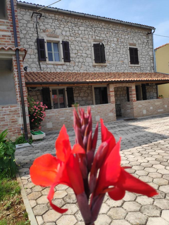 Apartmani Memic 100 M Do Plaze, Apartments Memic Only 100M From Beach Poreč Kültér fotó