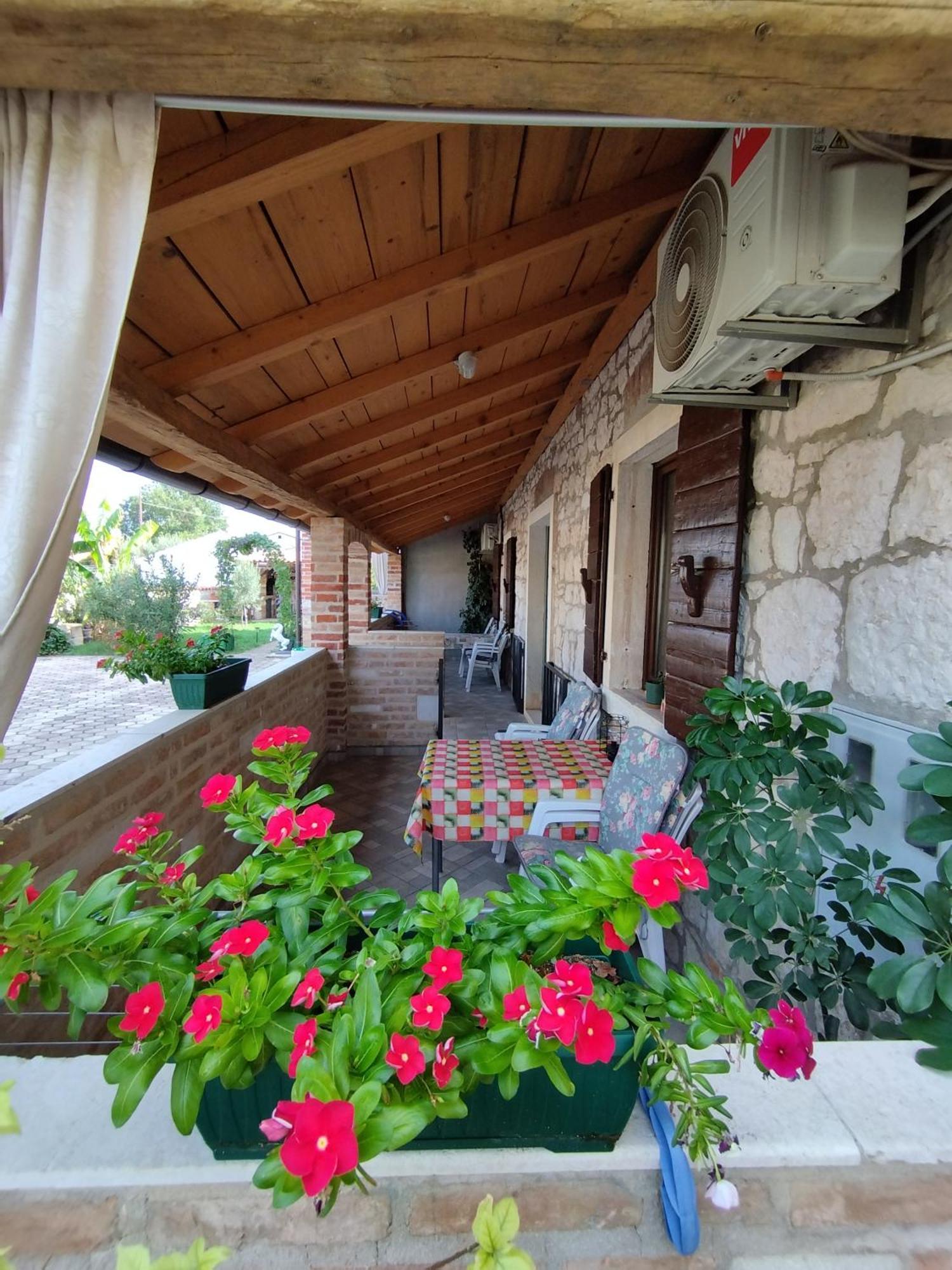 Apartmani Memic 100 M Do Plaze, Apartments Memic Only 100M From Beach Poreč Kültér fotó