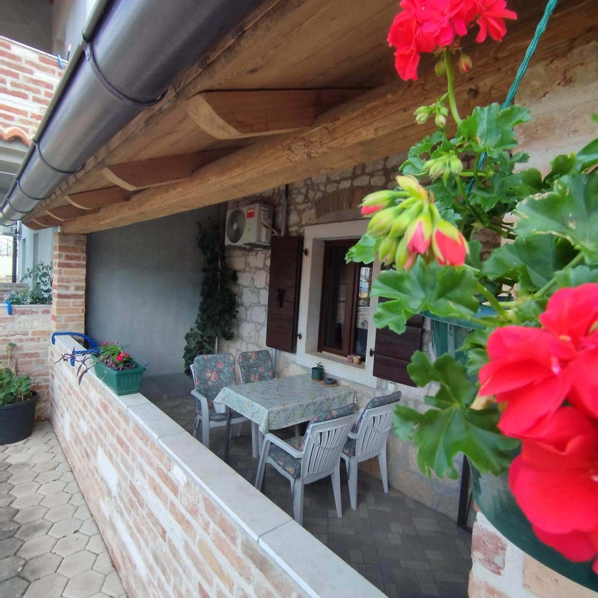Apartmani Memic 100 M Do Plaze, Apartments Memic Only 100M From Beach Poreč Kültér fotó